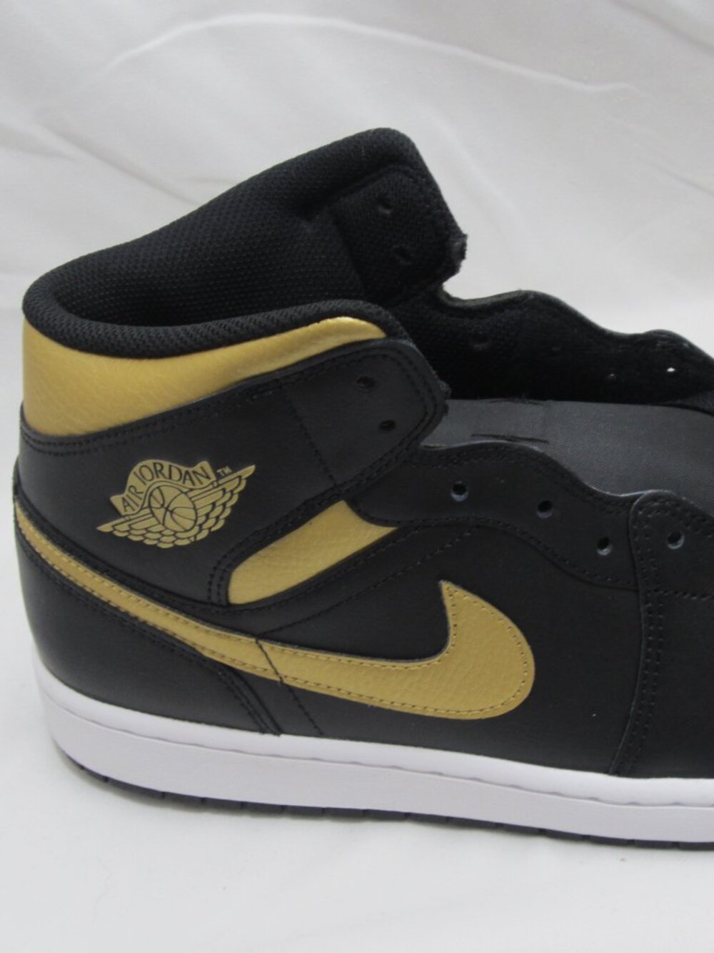 NEW - NEVER WORN! AIR JORDAN / MENS 12